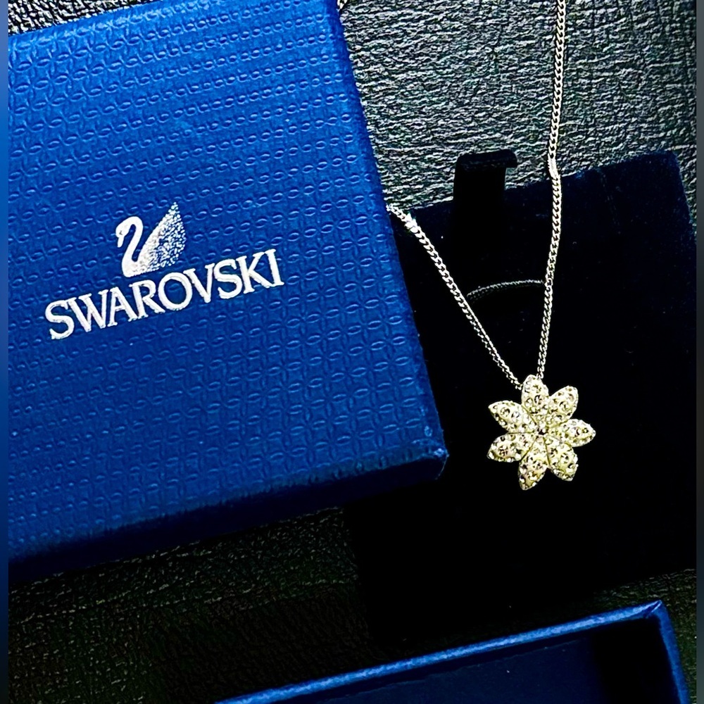 Swarovski Flower Crystal Pendant Necklace - New with Tags